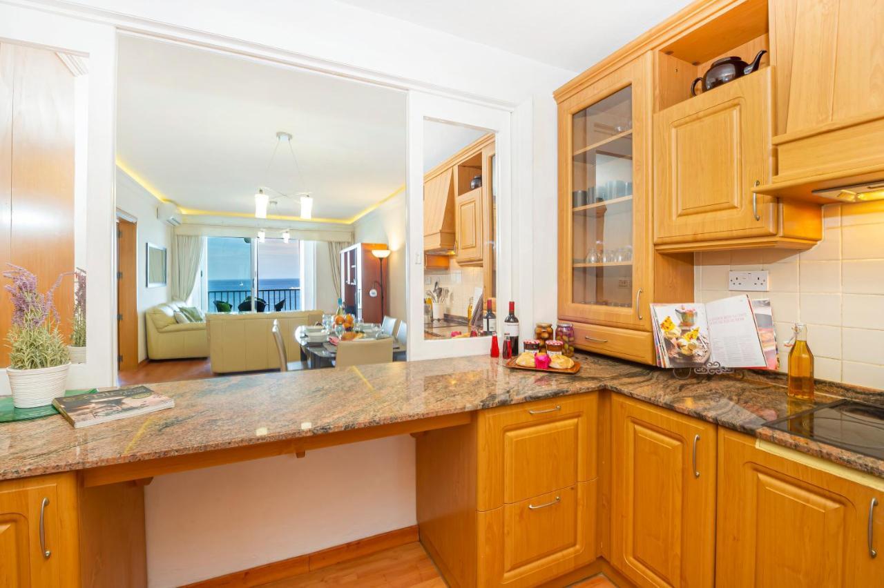 Spinola Bay Top Floor Seafront 3 Bedroom Apartment With Panoramic Sea Views - By Getawaysmalta Saint Julian's ภายนอก รูปภาพ