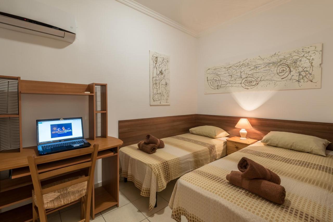 Spinola Bay Top Floor Seafront 3 Bedroom Apartment With Panoramic Sea Views - By Getawaysmalta Saint Julian's ภายนอก รูปภาพ